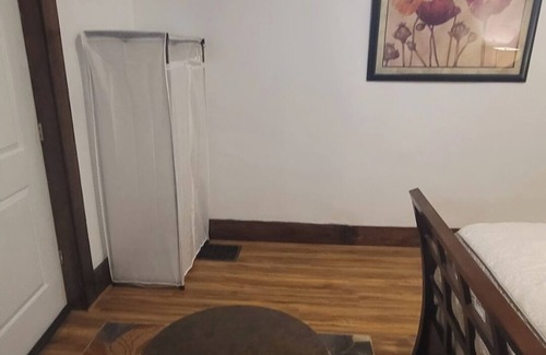 Rochester House | Quiet Room with Private Bathroom Near Hospitals