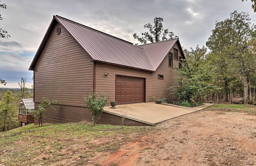 Mammoth Spring Cabin | Quiet + Rustic Cabin with Fire Pit on 20 Acres!