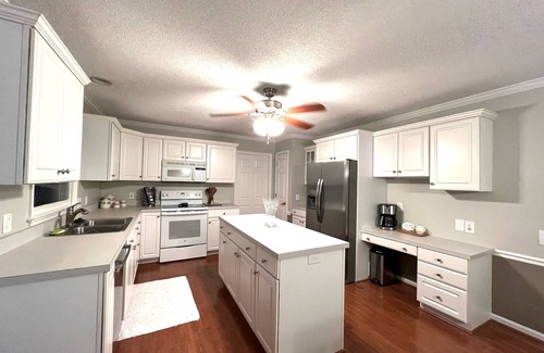 Pinehurst House | Quiet Sanctuary awaits you! 3 Bed 2.5 Bath, Private Pool and Dog Friendly Home!