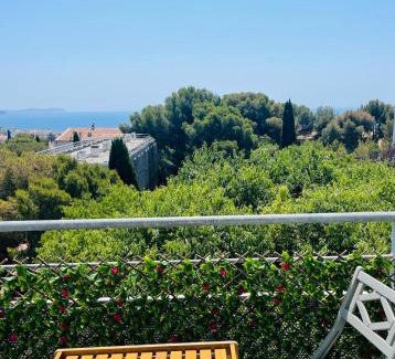 Le Mourillon Apartment | Quiet, sea view terrace, parking, air conditioning, beach, x6