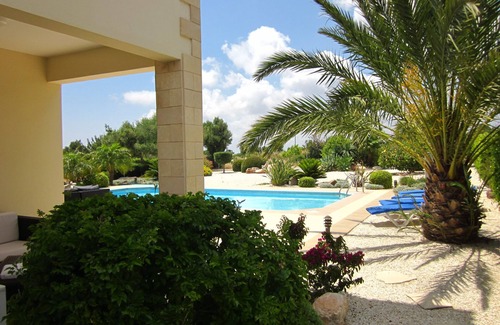 Kouklia Villa | Quiet sea view villa with private pool and large garden