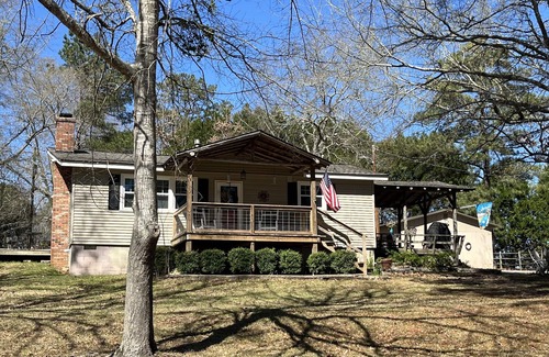 Tignall House | Quiet Secluded Lakeside Home on Fishing Creek of Clarks Hill Lake.