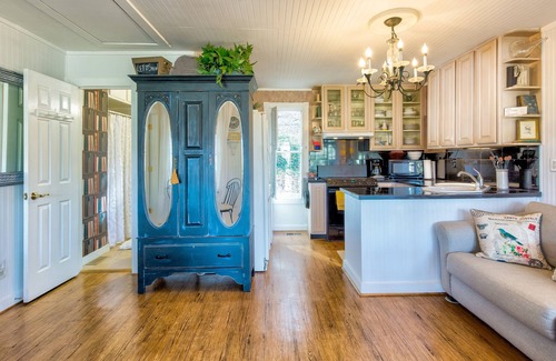 Otto Cottage | Quiet Secluded,Mountain view Cabin w/4 Private Falls & Trails!
