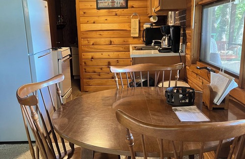 Hackensack House | Quiet/SmallCabin in the Woods