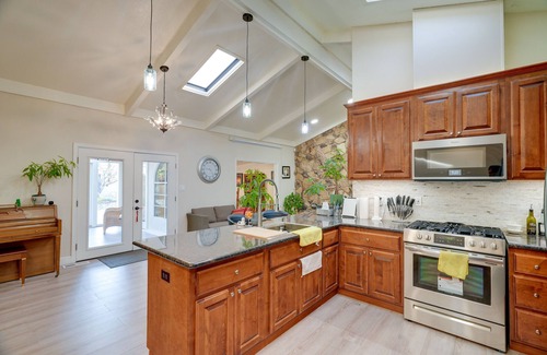 Salinas House | Quiet South Salinas Home: Next to SVMH!