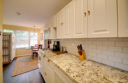 St. Charles House | Quiet St Charles Cottage with Patio and 4 Acres
