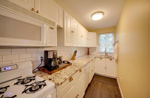 St. Charles House | Quiet St Charles Cottage with Patio and 4 Acres