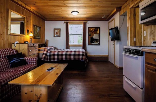 Rice Lake Cabin | Quiet stay on the lake in Room 4 - The Homestead - Curriers Lakeview Lodge