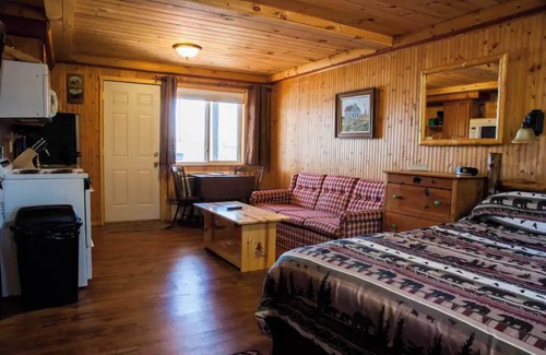 Rice Lake Cabin | Quiet stay on the lake in Room 4 - The Homestead - Curriers Lakeview Lodge