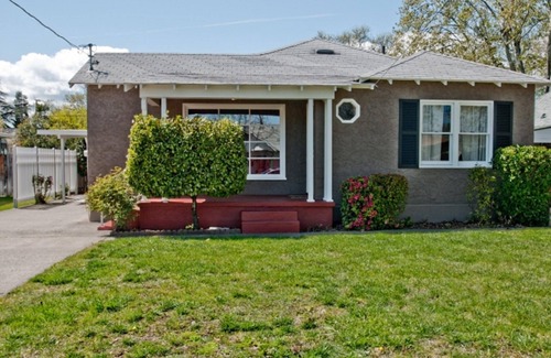 Redding House | Quiet Street.- 1950's Charming 2 Bdrm House Close to Downtown, Civic, Bethel