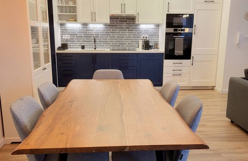 Erd Apartment | Quiet street steps from downtown & train station, 12 mns from Downtown Budapest