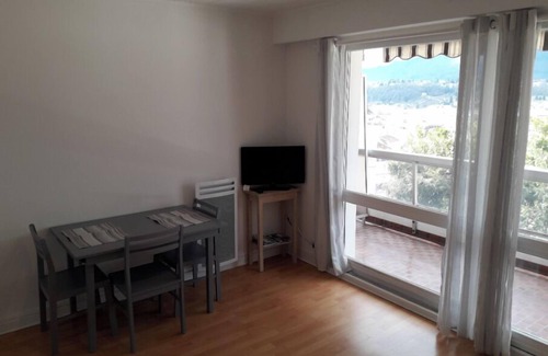Aix-les-Bains City Center Apartment | Quiet studio, balcony with lake view, parking, near the spa, close to the center