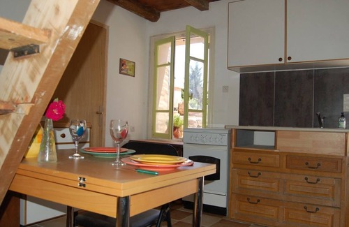 Sussargues House | QUIET STUDIO COUNTRYSIDE, QUIET HOUSE SHARED POOL, AQUABIKE, CHILDREN'S GAMES