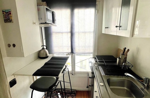 Bonne-Nouvelle Apartment | Quiet Studio, Elevator Queen size bed+extra mattress for a kid < 10 years - AC