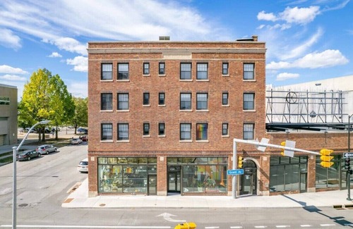 Downtown Des Moines Apartment | Quiet Studio on Grand Ave - Heart of Downtown