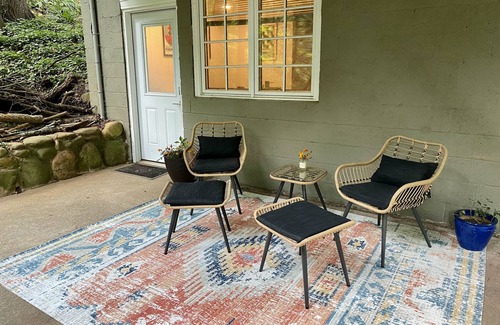 Beverly Hills House | Quiet studio with full kitchen in Beverly Hills neighborhood 5 min from the pkwy