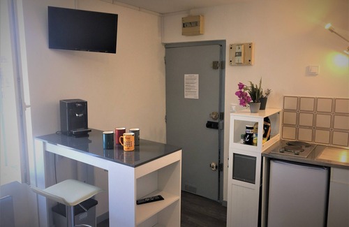 Limoges Apartment | Quiet studio with WIFI in VALADON