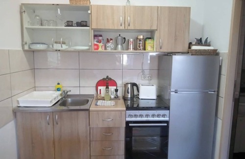 Cove Parja Cabin | Quiet suburban studio with Organic garden acess and breakfast options