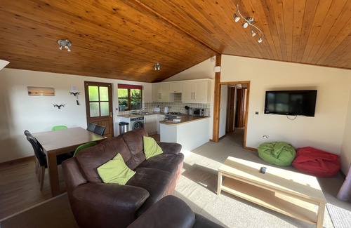Combe Martin House | Quiet Sunny South Facing Lodge, Private Decking with Great views & Car Parking