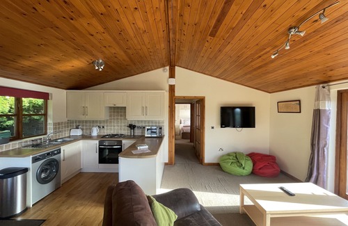 Combe Martin House | Quiet Sunny South Facing Lodge, Private Decking with Great views & Car Parking