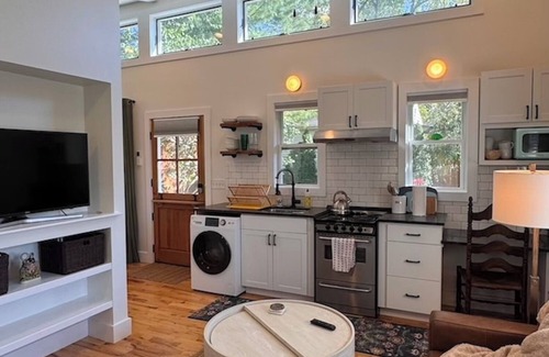 Five Points Cottage | Quiet Tiny Home Walking Distance to Downtown