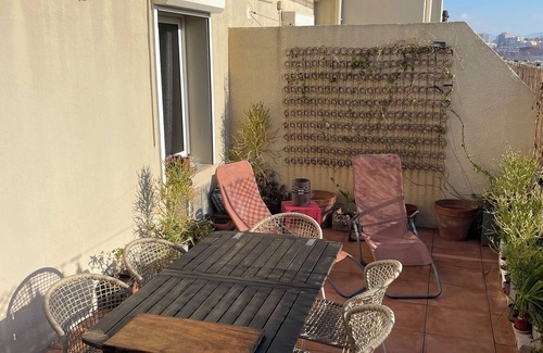 Saint-Lazare Apartment | Quiet top floor with sunny private terrace, ideal to visit Marseille or Provence