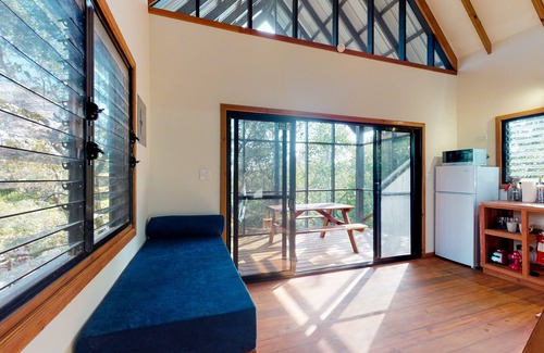 Surfside Cabin | Quiet treehouse cabana with veranda, hammock, WiFi & partial AC - walk to beach