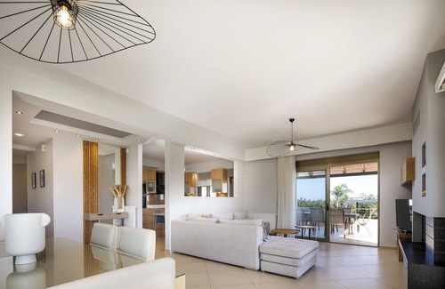 Pyrgos Psilonerou Villa | Quiet Villa Aviana,garden, heated pool,BBQ,jacuzzi