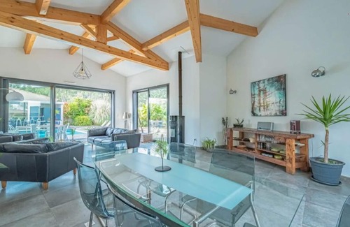 Ceyreste Villa | Quiet villa in the Provençal pine forest