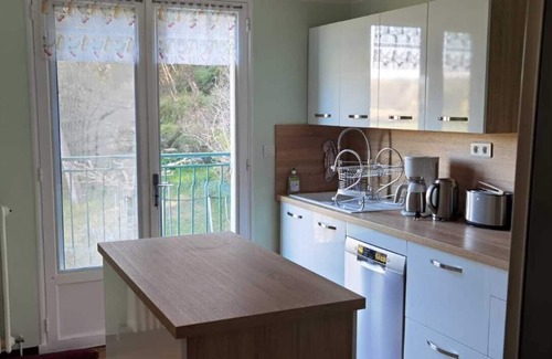 Cornillon-Confoux House | Quiet villa with swimming pool and wooded garden, sleeps 10 to 12.