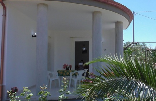 Matino House | QUIET VILLA WITH 2500 SQM. FENCED GARDEN