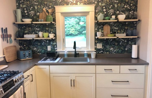 South Eliot House | Quiet Water Views, Close To Town