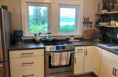 South Eliot House | Quiet Water Views, Close To Town