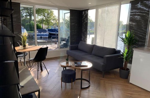 Municipality of Aalsmeer Boat Rental | Quiet Waterloft near Amsterdam and Schiphol WS11