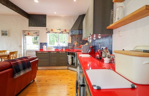 Coleraine Cottage | QUIET WATERS COTTAGE, pet friendly, with a garden in Coleraine