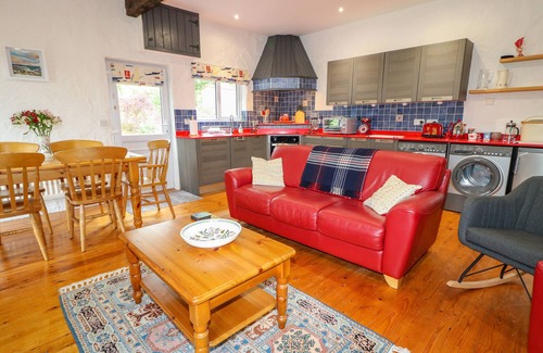 Coleraine Cottage | QUIET WATERS COTTAGE, pet friendly, with a garden in Coleraine