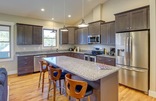 Weaverville House | Quiet Weaverville Home w/ Screened-In Porch!