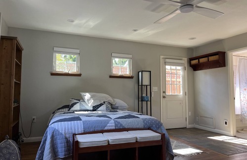 Willow Glen Apartment | Quiet Willow Glen studio. 15 minute walk to to grocery and restaurants