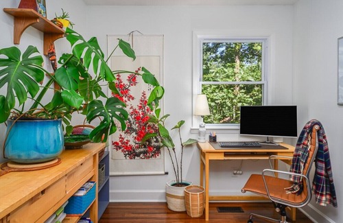 Chapel Hill House | Quiet Wooded Oasis 6 minutes from UNC