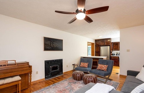 Bynum House | Quiet Wooded Retreat - Relax, Create, Play - Piano/Firepit/Peloton - RTP/UNC