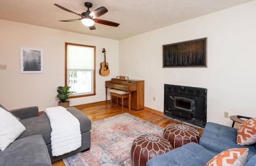 Bynum House | Quiet Wooded Retreat - Relax, Create, Play - Piano/Firepit/Peloton - RTP/UNC