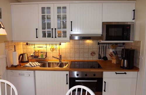 Rosenfors House | Quietly located cottage right next to the forest and 300 m from the water