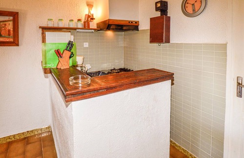 Portigliolo Apartment | Quietly located vacation apartment in a rural villa with sea view.