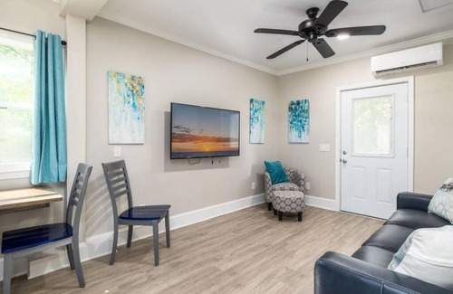 High Point House | Quietude Place, Stylish 2 Bedroom House with Full Kitchen