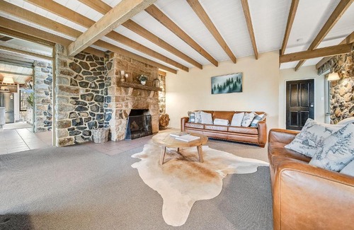 Berridale House | Quigtoo Cottage - Beautiful 4BR Stone Cottage l WiFi l Bath l Garden