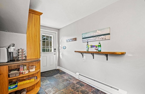 Quincy Apartment | Quincy Beach Home Next to Boston & T, Free Parking