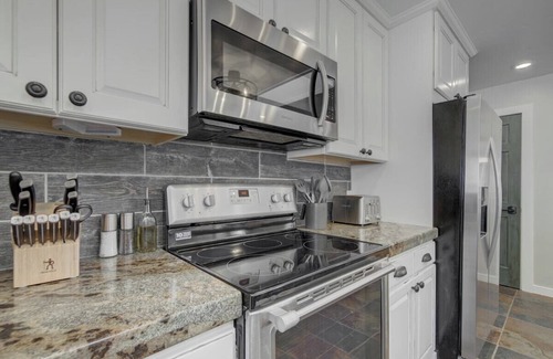 Bozeman House | Quinn Peaks Entire 30 Acre Property with a hot tub