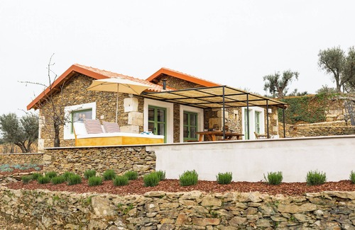 Armamar Cottage | Quinta do Cedro Verde (pintahouse.com)