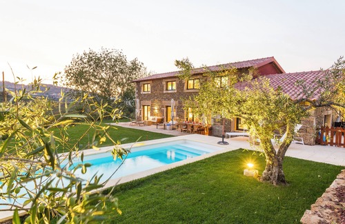 Armamar Cottage | Quinta do Gato (pintahouse.com)