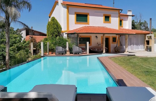 Santiago de Litem Villa | Quinta do Guerra, Villa with private pool, jacuzzi and tennis court.